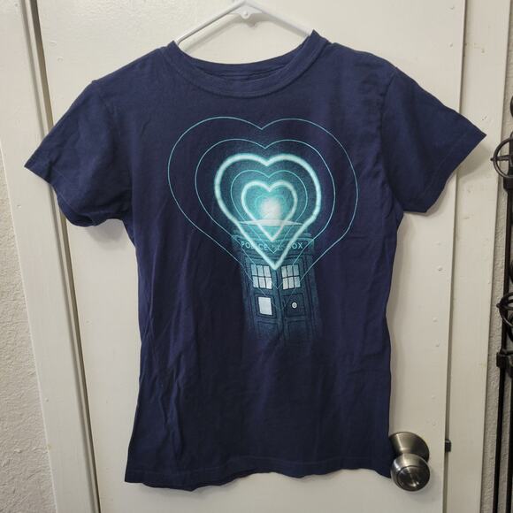 TeeFury Navy Blue Doctor Who Police Call Box Heart Light T-Shirt Womens XL - Picture 1 of 8